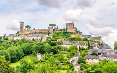 Ancienne vicomté du Limousin, cette commune d’exception figure parmi les « Plus beaux villages de France »